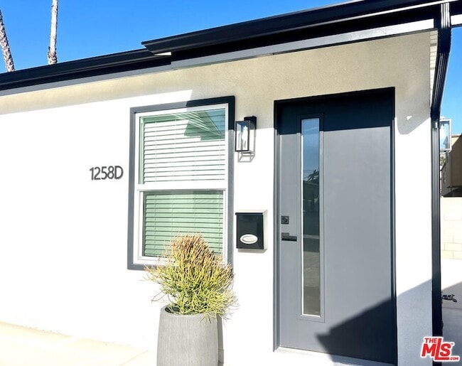 Photo - 1258 Mariposa St