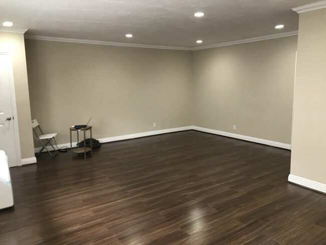 Large living/dining room - 1126 N Central Ave Unit 202