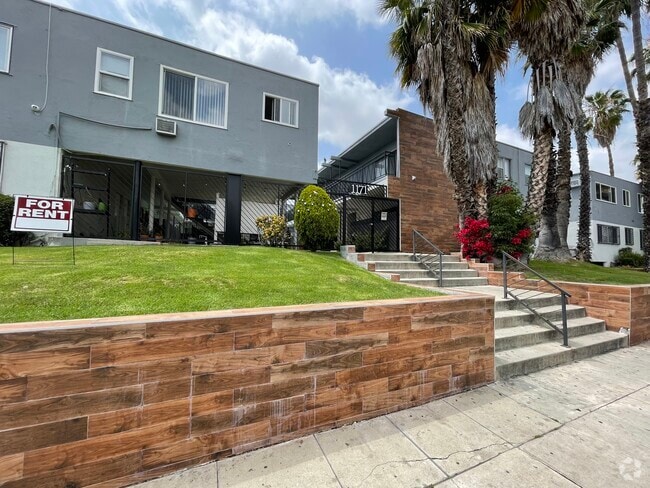 Building Photo - 1171 N Kenmore Rental