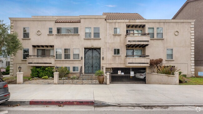 Building Photo - 4466 Coldwater Canyon Ave Unit 102 Rental
