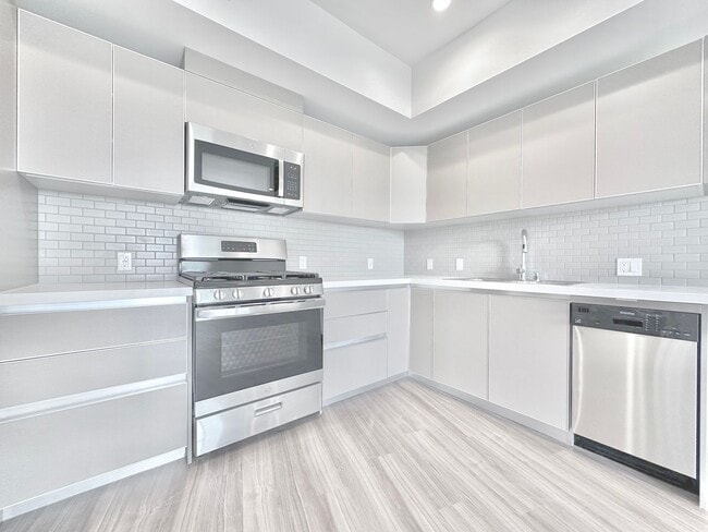 Photo - 838 S La Brea Ave