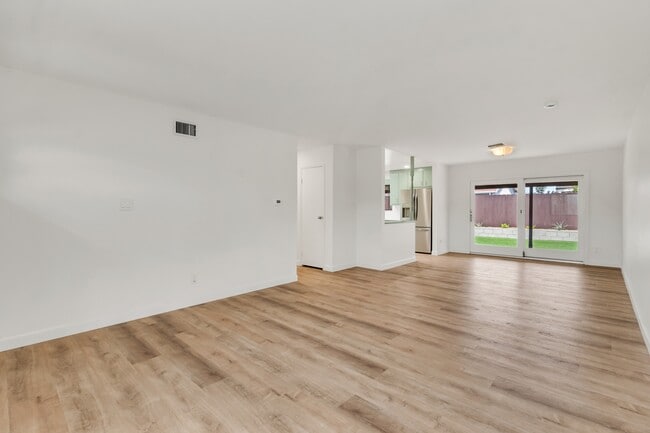 Photo - 4820 Cobb Dr