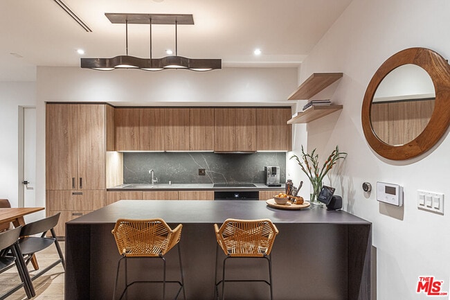 Building Photo - 1030 Kings Rd Unit 104