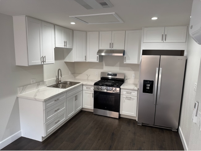 Building Photo - 900 Stern Ln