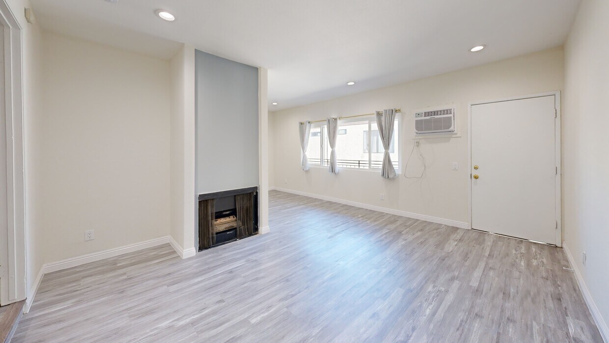 3D Tour - 14607 Gilmore St