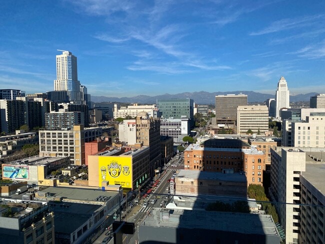 Balcon View - 400 S Broadway Condo Unit 1804