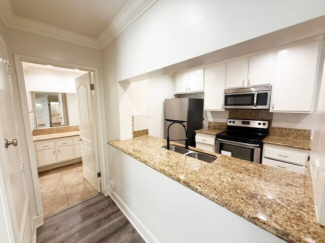 Photo - 5460 White Oak Ave