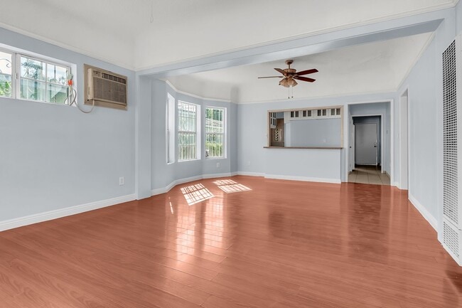 Photo - 640 E 54th St