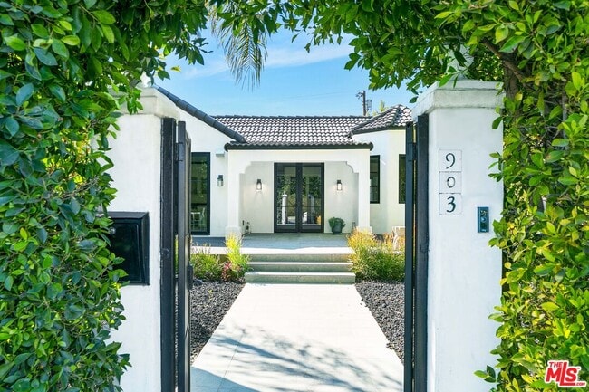 Photo - 903 N Crescent Heights Blvd