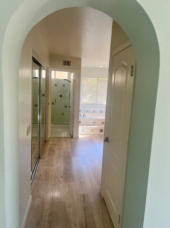 Photo - 5018 Evanwood Ave