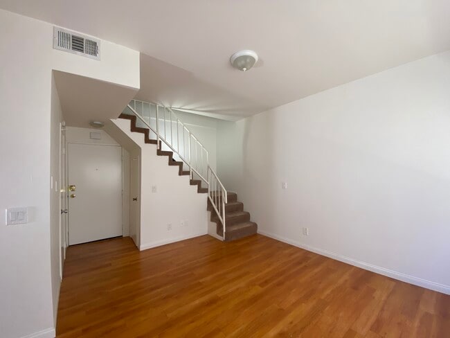 Photo - 6139 Fountain Ave Unit 106