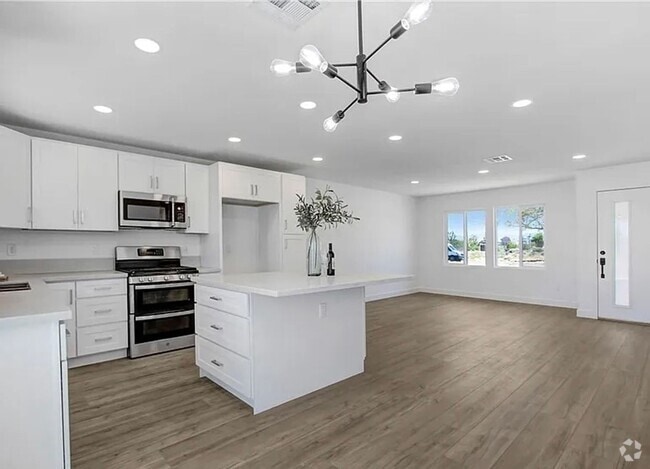 Building Photo - **$200 MOVE IN SPECIAL! Newly Remodeled/Op... Rental