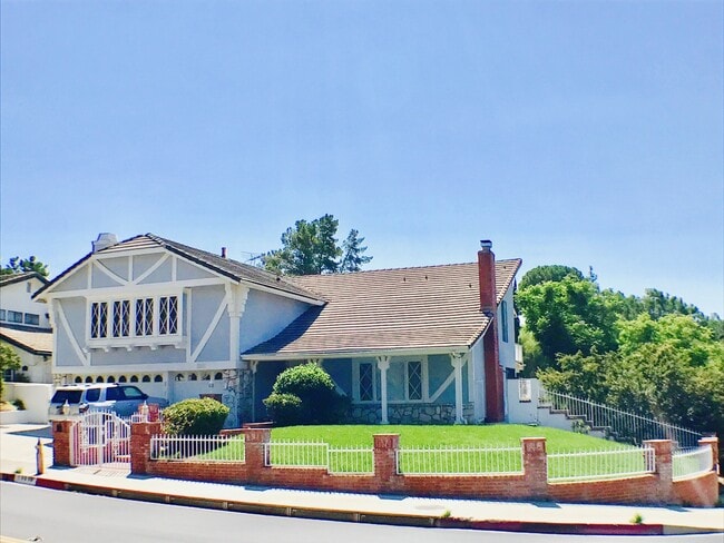 Building Photo - Very Spacious home in the desirable Porter Ranch area with a separate detached guest house