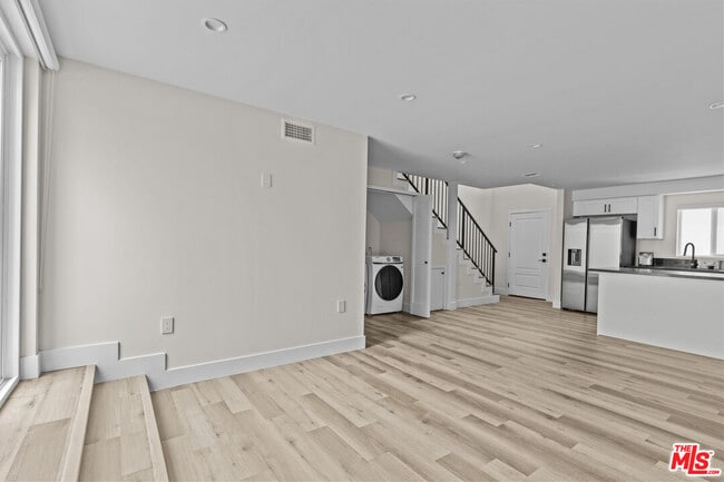 Photo - 546 N Genesee Ave