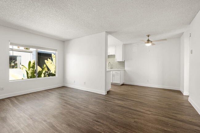 Spacious living rooms, your perfect space to relax, entertain, or unwind. - Palms Apartments
