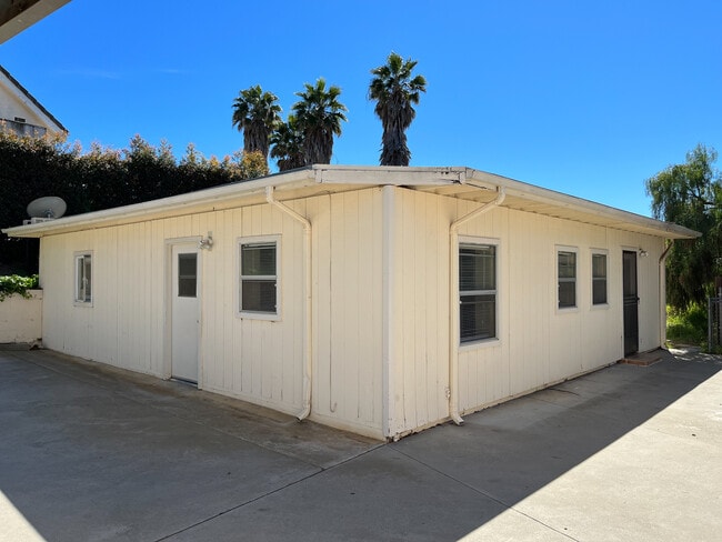 Building Photo - 4477 Meadowlark Ln Unit A