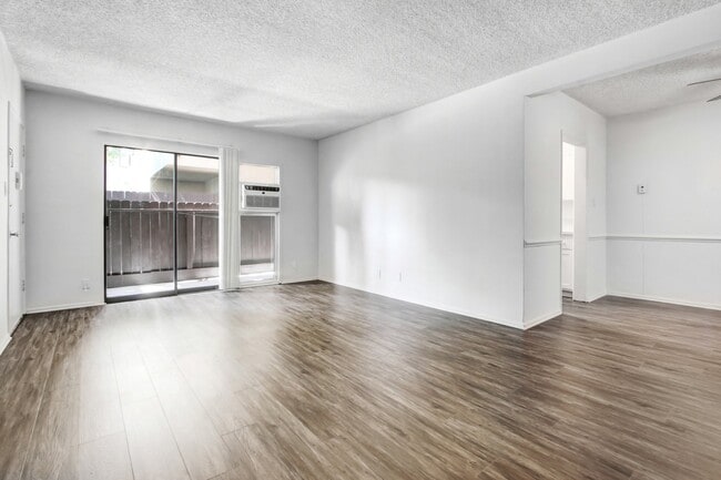 Photo - Sepulveda Apartments