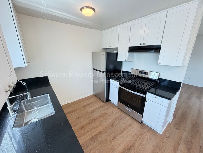 Building Photo - 1311 W Puls St Unit D