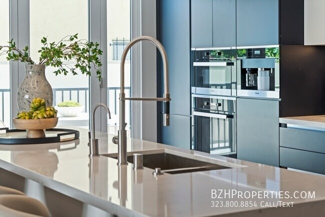 Photo - 160 N La Peer Dr Unit 203