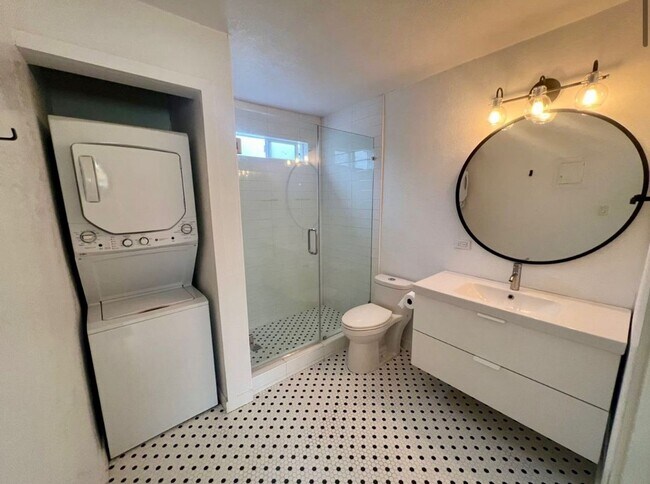 Photo - 231 W Canada Unit B