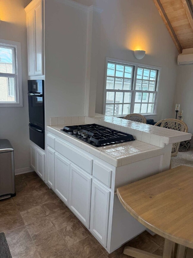 Photo - Unfurnished Studio Balboa Island Unit 1/2