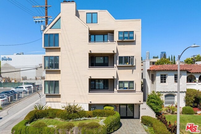 Building Photo - 1808 Manning Ave Unit 103