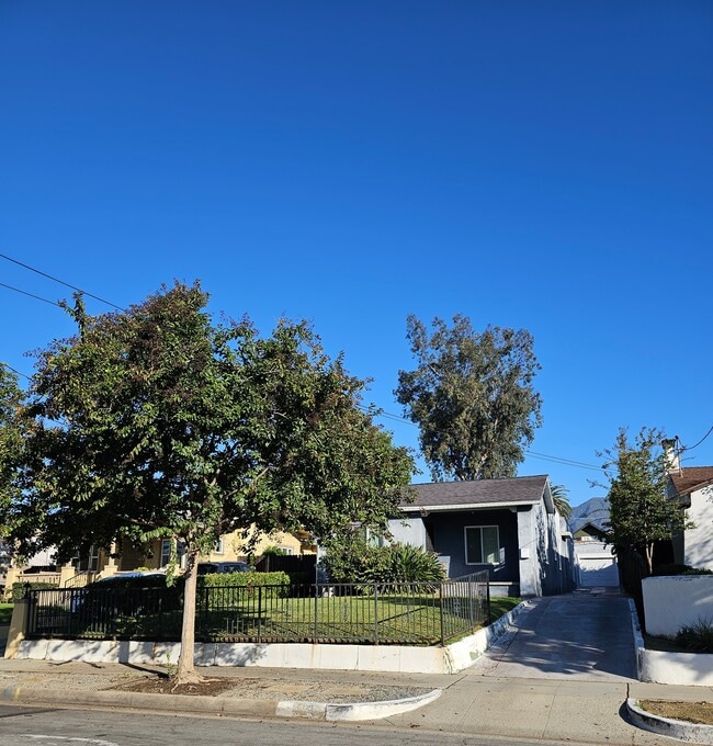 Building Photo - 501 Macdonald St