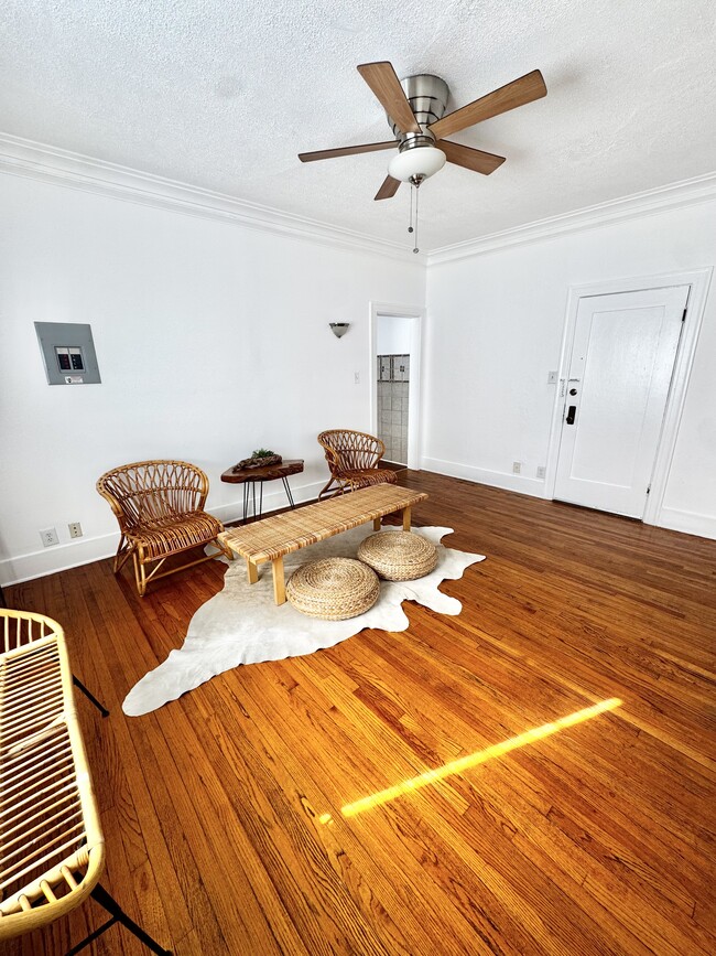 Photo - 1758 Winona Blvd Unit 3