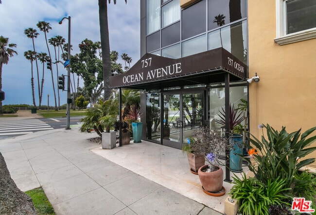 Building Photo - 757 Ocean Ave Unit 113 Rental
