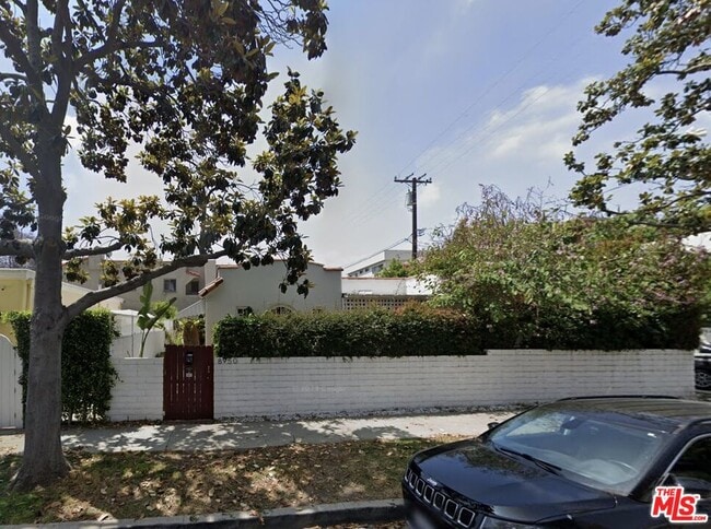 Building Photo - 8950 Dayton Way Rental