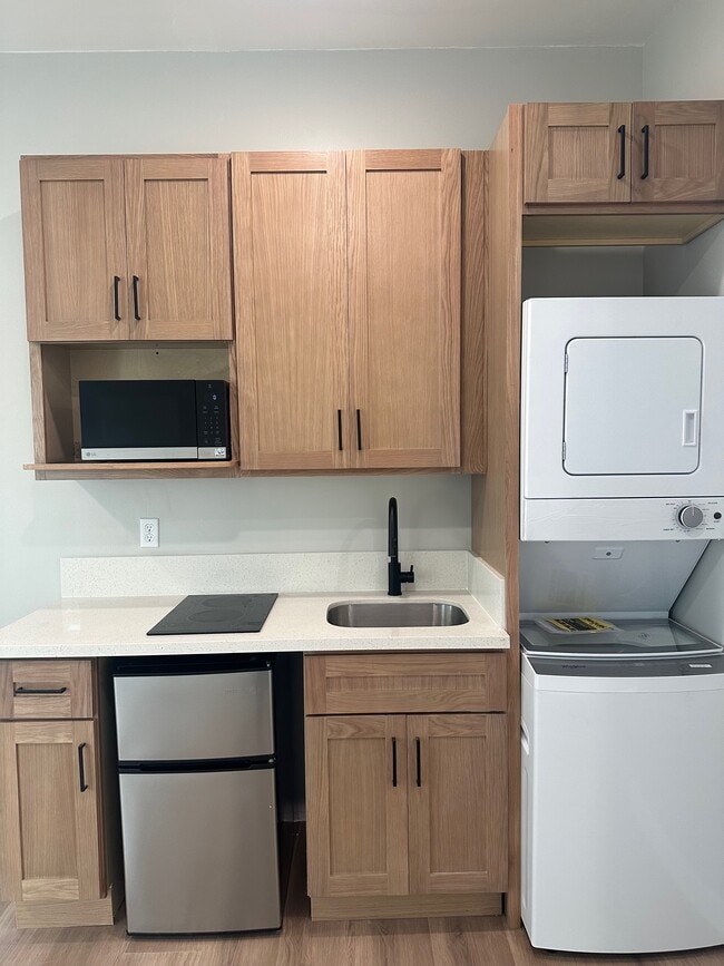 Building Photo - 931 Hillcrest St Unit 1