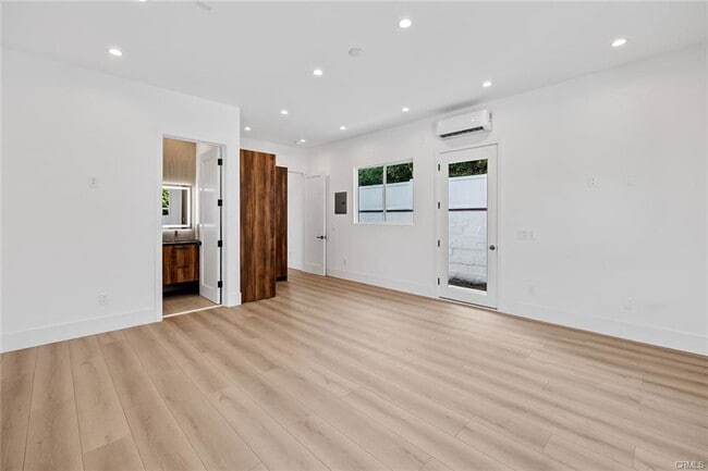 Photo - 17175 Rayen St