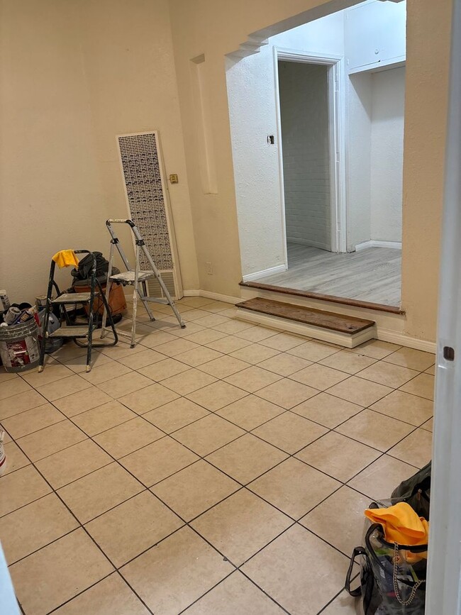 Photo - 1121 W Base Line St