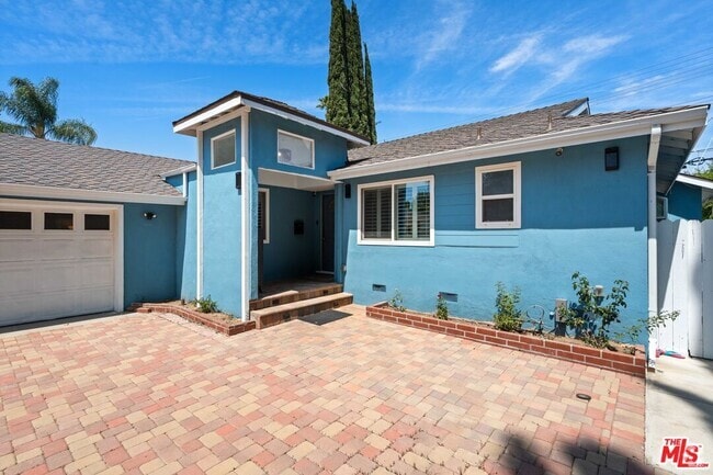 Building Photo - 6672 Bobbyboyar Ave Rental