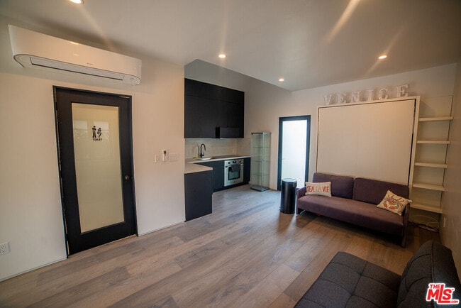 Photo - 205 Venice Way