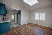 2BR, 1BA - 700SF - 1072 Laguna Ave Apartments
