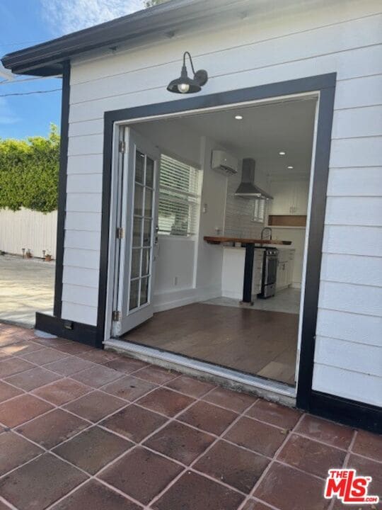 Photo - 607 N Gower St