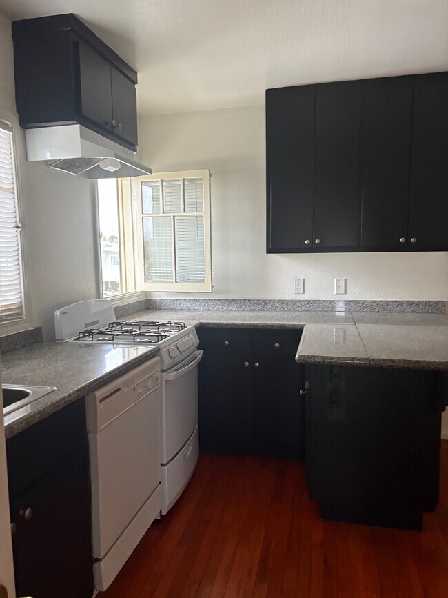 Kitchen - 1529 5th Ave Unit C