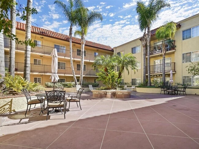 360 Hollywood Way - 360 Hollywood Way Apartments
