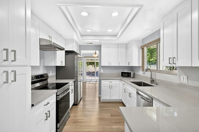 Photo - 28147 Queensbridge Rd