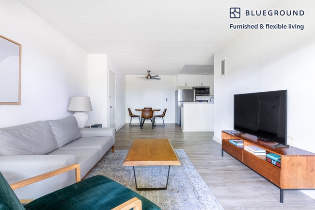 Photo - 219 S Barrington Ave Unit FL3-ID341