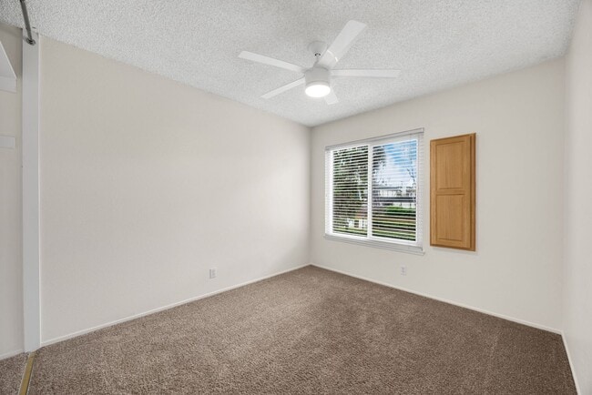 Photo - Newly updated 3 bed / 1.5 bath townhome in the desirable Sherwood Village