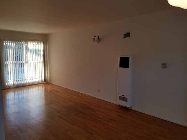 Photo - 2370 Walgrove Ave Unit 7