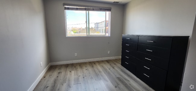 Building Photo - 4651 W 18th St Rental