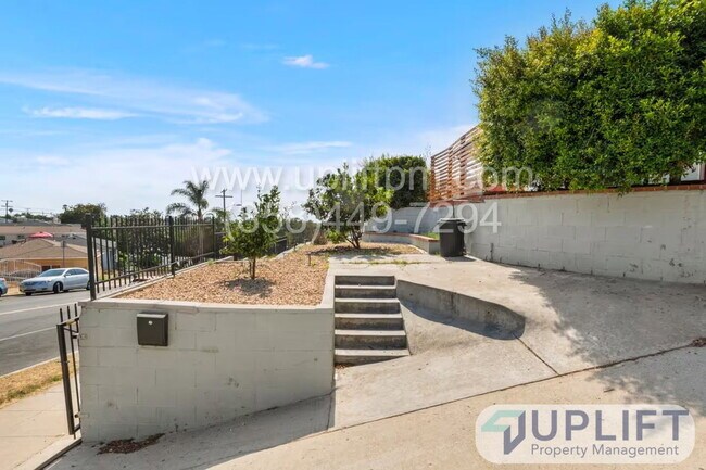 Photo - 5520 Olvera Ave
