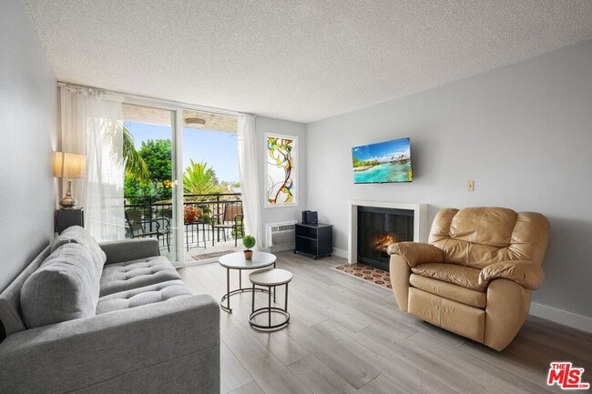 Building Photo - 1885 Veteran Ave Unit 207 Rental