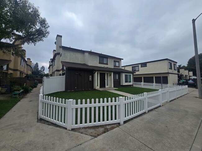 Building Photo - MOONSHADOW7942 Unit 1