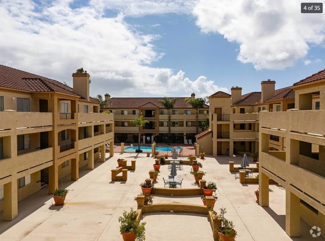 Building Photo - 2 Bedroom 2 Bath Condo in Gated Community ... Unit 13