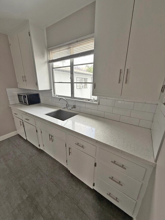 Photo - 1411 Laurel Ave Unit 17