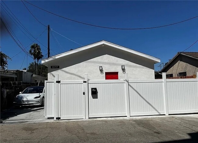 Photo - 10717 Amestoy Ave Townhome